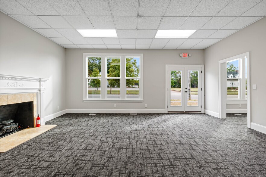 More Photos Of 504 W Broad St, Dunn Office For Sale