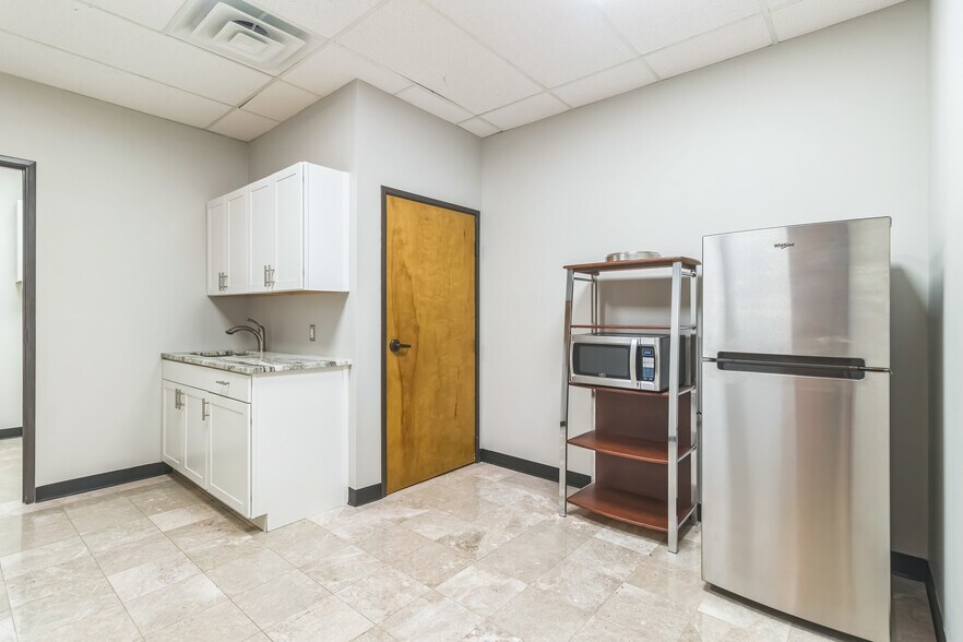 More Photos Of 16333 S Great Oaks Dr, Round Rock Medical For Lease
