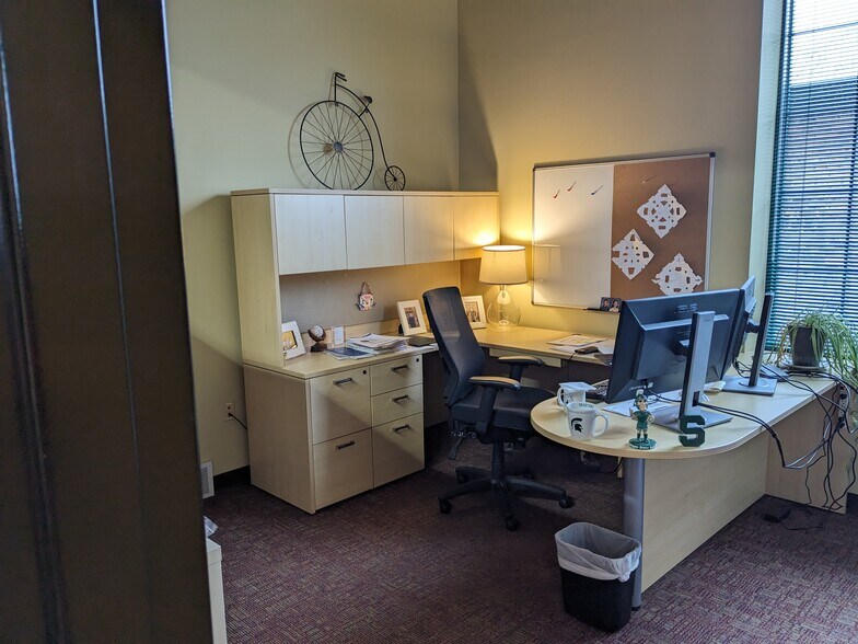 More Photos Of 1213 Center St, Lansing Medical For Sale