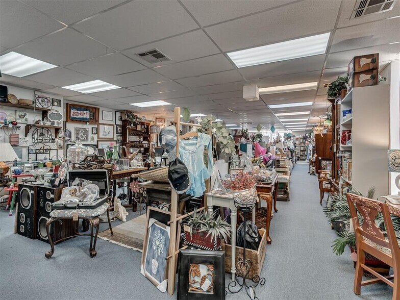 More Photos Of 6726 NW 38th St, Bethany Office For Sale