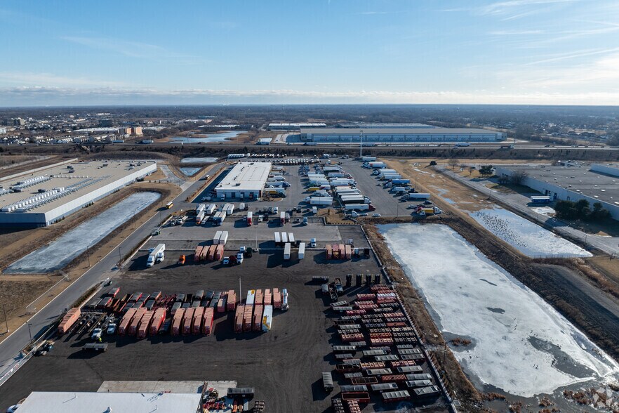 More Photos Of 21701 Central Ave, Matteson Parking Lot For Lease