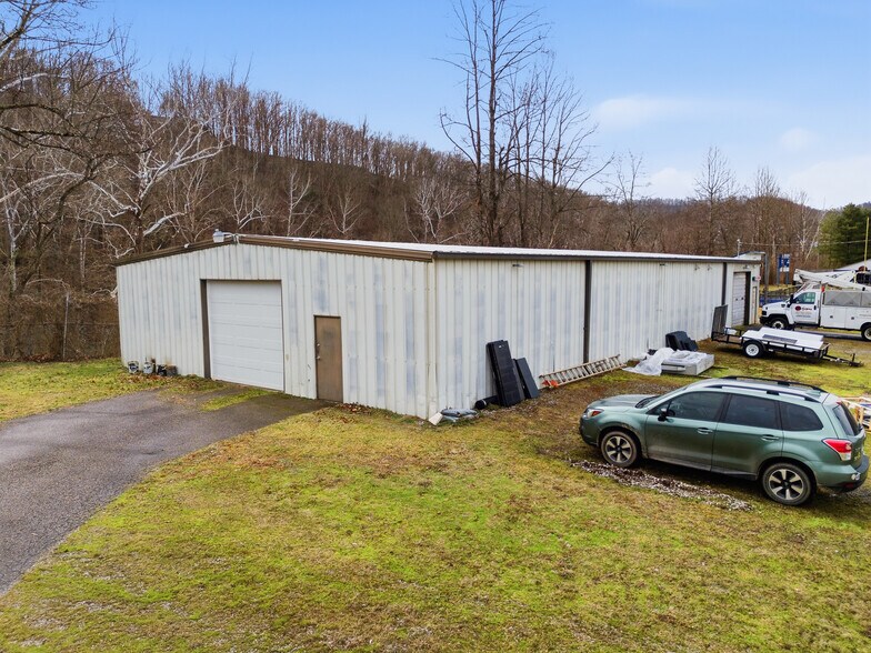 More Photos Of 5100 Elk River Rd N, Elkview Flex For Sale
