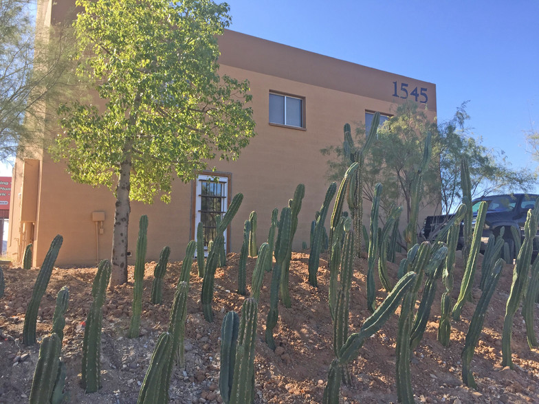 Primary Photo Of 1545 E Yucca St, Phoenix Warehouse For Lease