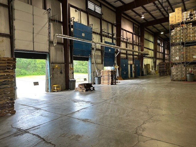 More Photos Of 370 JD Yarnell Industrial Pky, Clinton Distribution For Lease