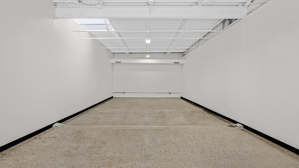 More Photos Of 4256 W Diversey Ave, Chicago Warehouse For Lease