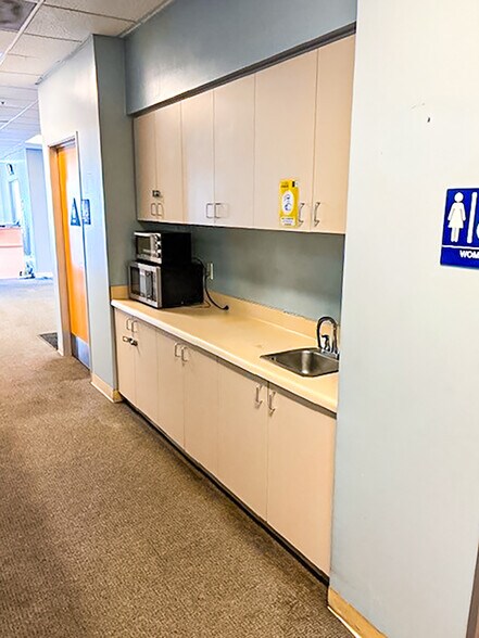 More Photos Of 5828 Smithway St, Commerce Warehouse For Lease