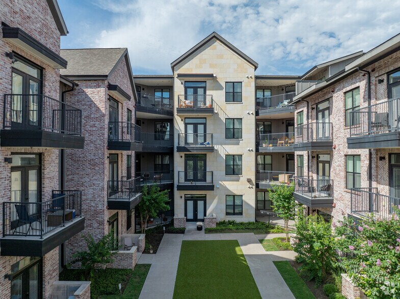 More Photos Of 4910 E 7th St, Austin Coworking Space