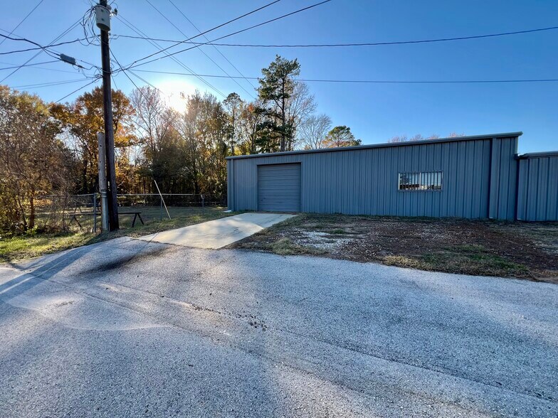 More Photos Of 402 Bermuda st, Quitman Flex For Sale