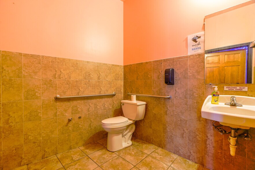 More Photos Of 615 Orange St, Newark Freestanding For Sale