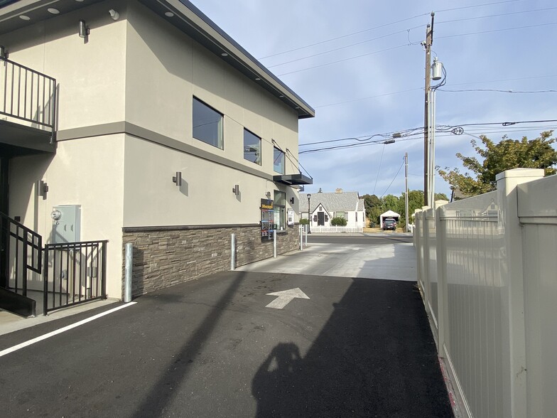 More Photos Of 900 S College Ave, College Place Freestanding For Sale