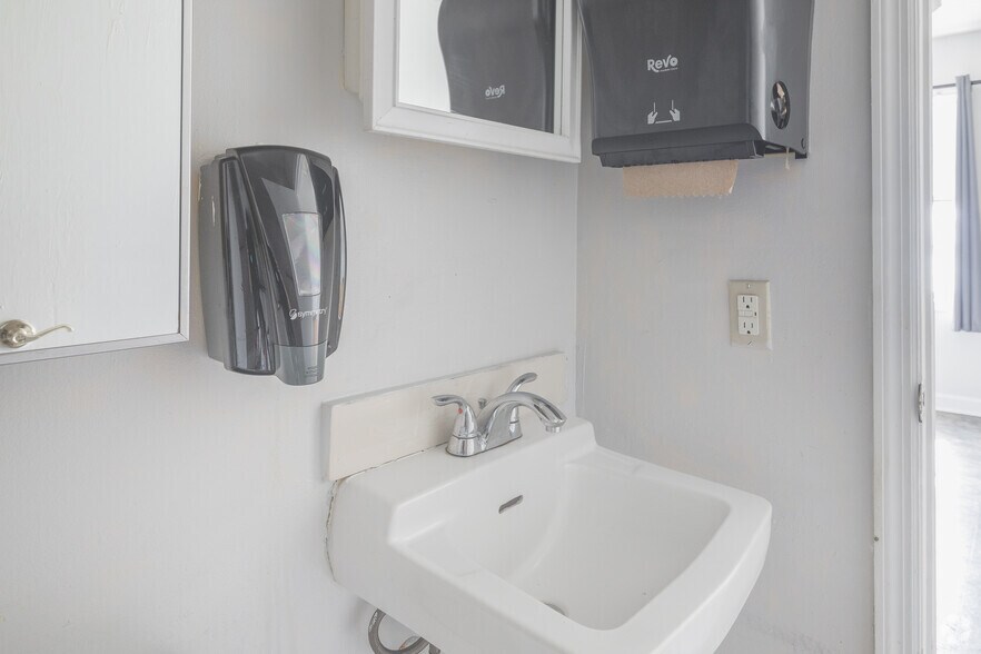 More Photos Of 2902 South Island Rd, Georgetown Healthcare For Lease