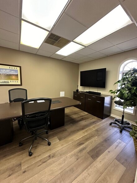 More Photos Of 1700 W 14th St, Wilmington Office For Sale