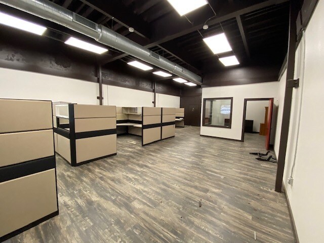 More Photos Of 106 W Grove St, Kaufman Freestanding For Lease