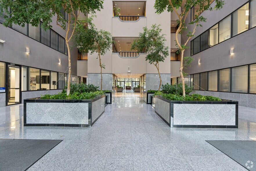 More Photos Of 2825 Wilcrest Dr, Houston Office For Lease