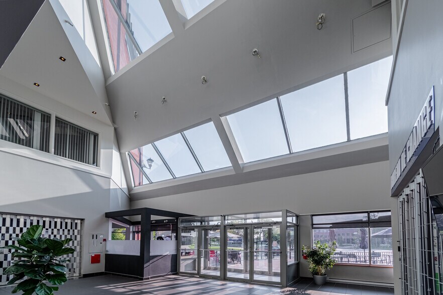 More Photos Of 1170 Boul Lebourgneuf, Québec Office For Lease