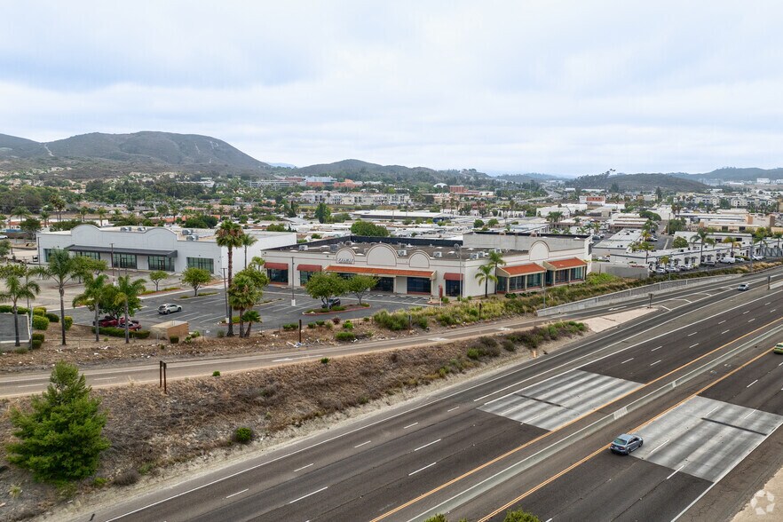 Primary Photo Of 1617 Capalina Rd, San Marcos Showroom For Lease