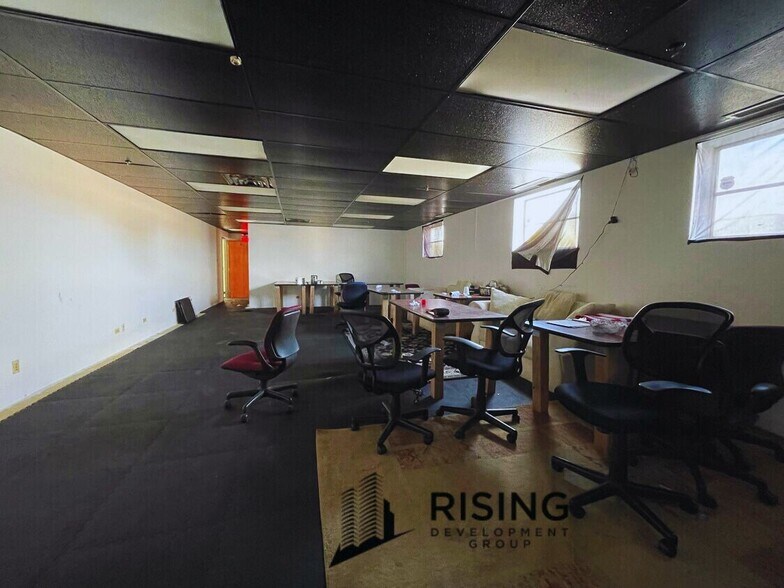 More Photos Of 9914 W Derby Ln, Westchester Flex For Sale