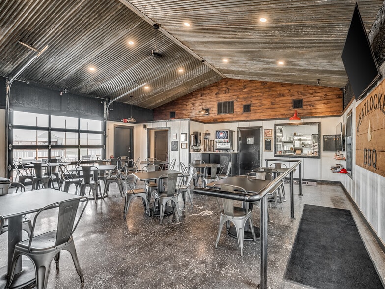 More Photos Of 106 NW 4th St, Lindsay Specialty For Sale