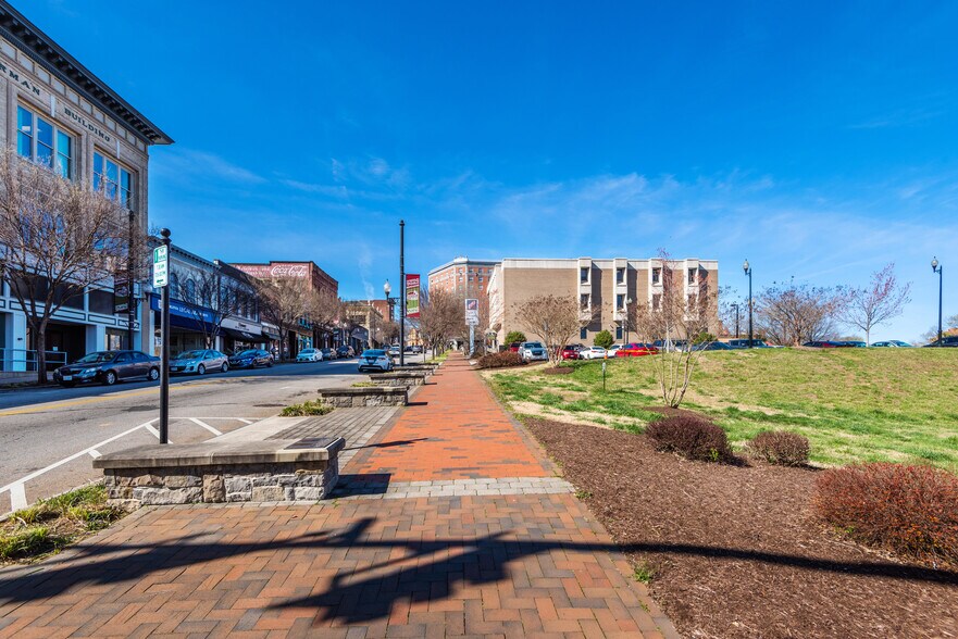 More Photos Of 530 Main St, Danville Office For Sale