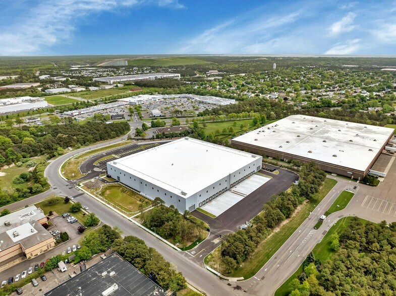 More Photos Of 645 National Blvd, Medford Distribution For Lease