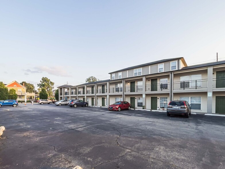 More Photos Of 124 W Chestnut St, Jeffersonville Apartments For Sale