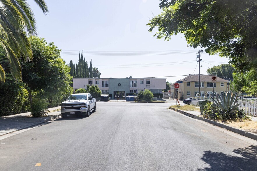 More Photos Of 14109 Erwin St, Van Nuys Apartments For Sale