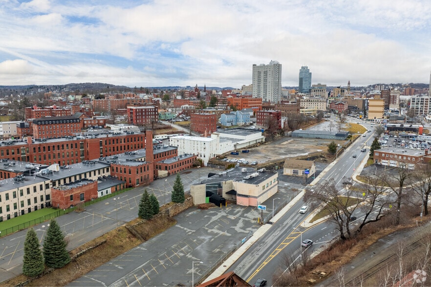 More Photos Of 241 Southbridge St, Worcester Bar For Sale