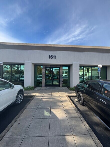 Primary Photo Of 1611 Creekside Dr, Folsom Medical For Lease