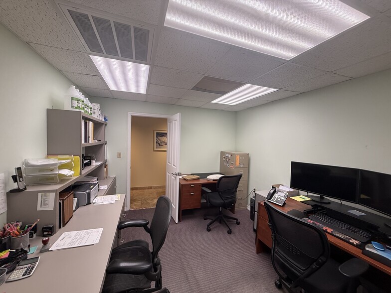 More Photos Of 4205 Edgewater Dr, Orlando Office For Sale
