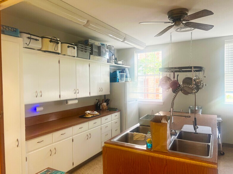 More Photos Of 801 SE Washington Blvd, Bartlesville Specialty For Sale