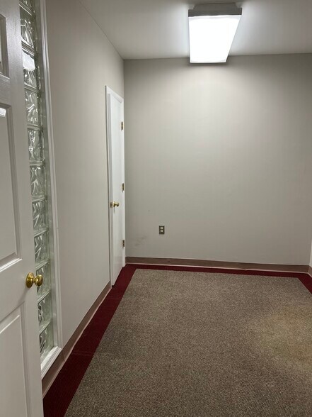 More Photos Of 5663-5673 Columbia Pike, Falls Church Office For Lease