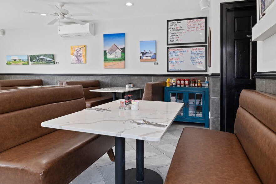 More Photos Of 4697 4697 St, Manchester Center Restaurant For Sale