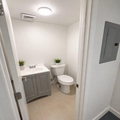 More Photos Of 1922 NE 149th St, North Miami Office For Lease