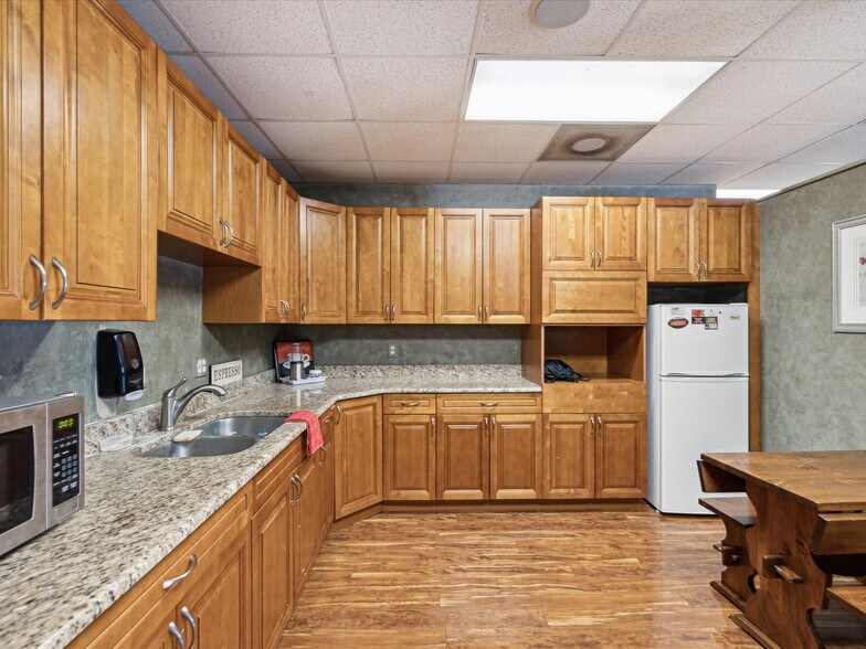 More Photos Of 2965 Roosevelt Blvd, Clearwater Office For Lease