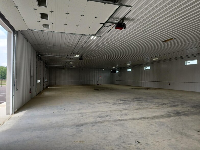 More Photos Of 8300 Clay St, Hobart Unknown For Lease