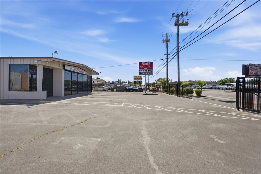 More Photos Of 4554 Auburn Blvd, Sacramento Auto Dealership For Sale