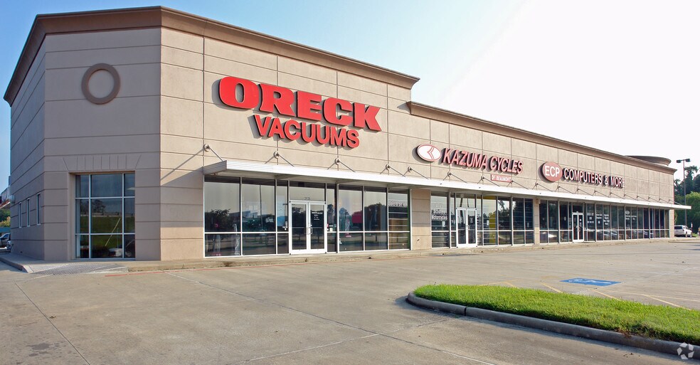 More Photos Of 3936-3974 Eastex Fwy, Beaumont Storefront Retail Office For Lease