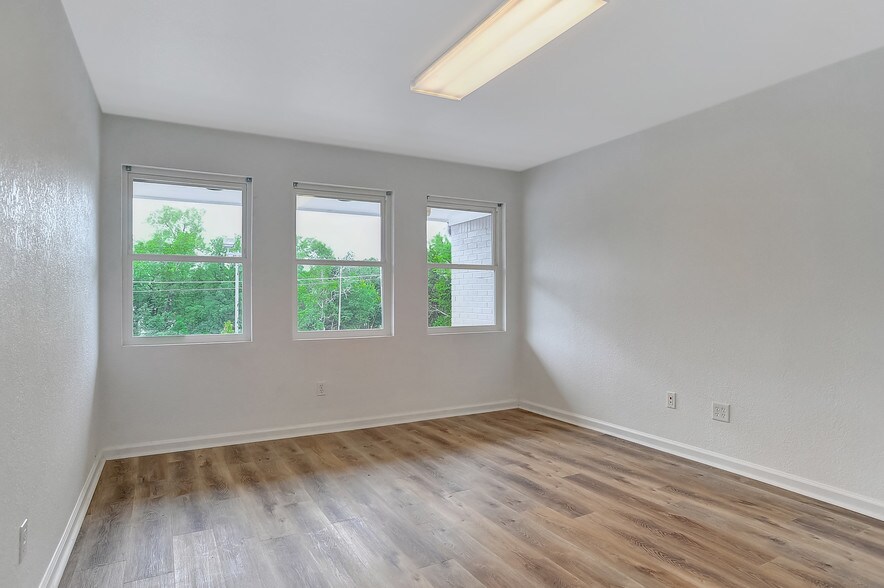 More Photos Of 2527 Fm 691, Denison Medical For Sale