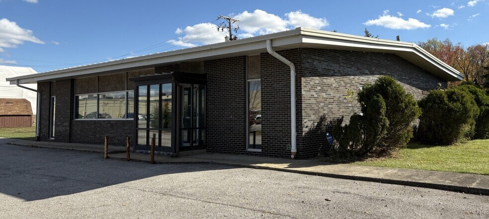 Primary Photo Of 7336 North Lane, Oakwood Village Flex For Sale