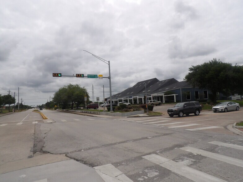 More Photos Of 17300 Saturn Ln, Houston Medical For Lease