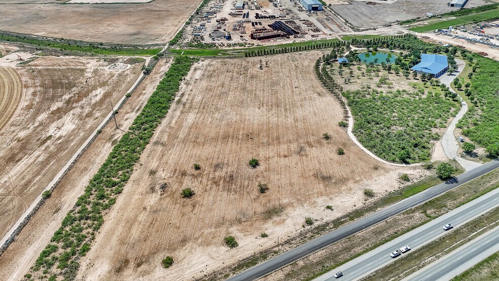 More Photos Of 2828 Interstate 20, Midland Flex For Sale