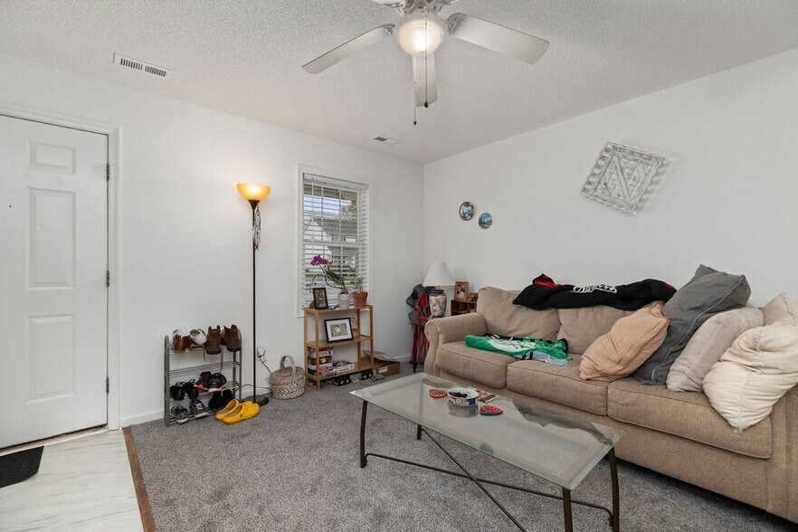 More Photos Of 2401 Mosley St, Waynesboro Apartments For Sale
