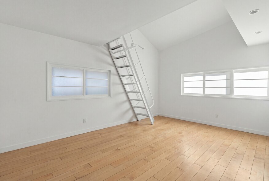 More Photos Of 2100 Abbot Kinney Blvd, Venice Loft Creative Space For Lease