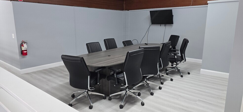 More Photos Of 32 Schoosett St, Pembroke Auto Dealership For Lease