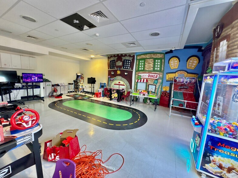 More Photos Of 215-15 Northern Blvd, Bayside Storefront Retail Office For Lease