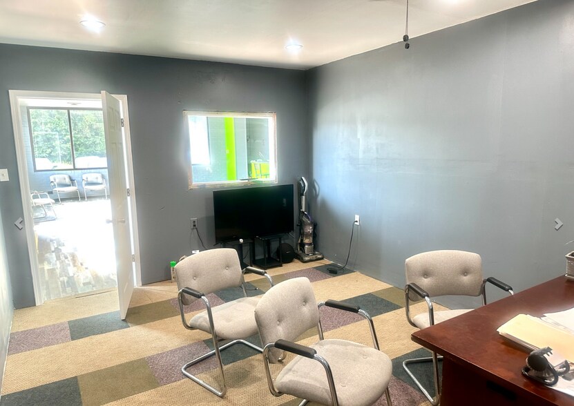 More Photos Of 2342 North Expressway, Griffin Auto Repair For Sale