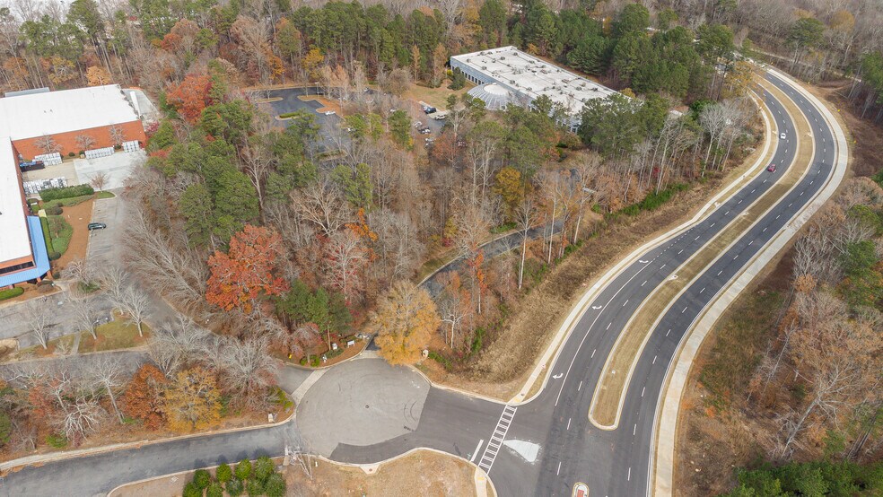 More Photos Of 190 Bluegrass Valley Pky, Alpharetta Office For Lease
