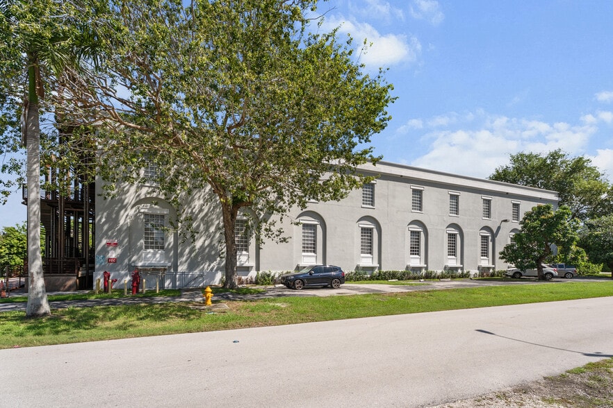 More Photos Of 5960 SW 57th Ave, Miami Office For Sale