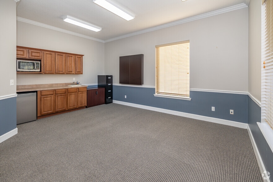 More Photos Of 9191 RG Skinner Pky, Jacksonville Office For Sale
