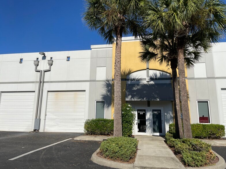 More Photos Of 12960 Commerce Lakes Dr, Fort Myers Warehouse For Lease